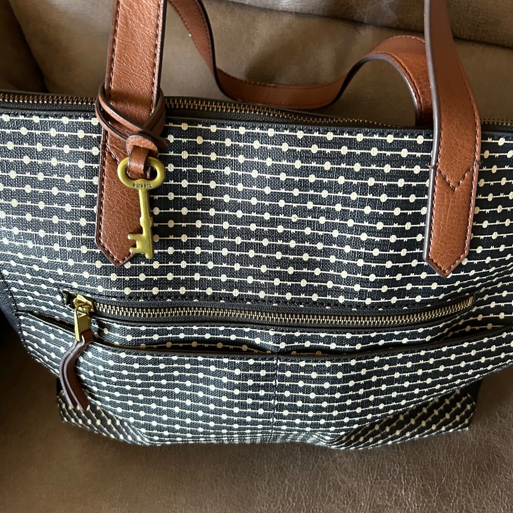 Fossil Tote large purse good condition